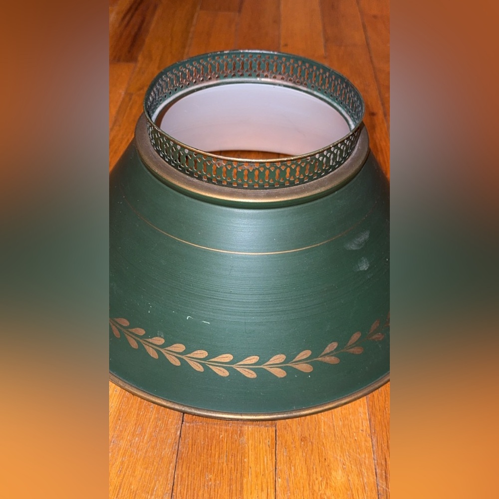 VINTAGE green & gold stencil painted tole metal lamp shade old/farmhouse/country - Picture 3 of 11